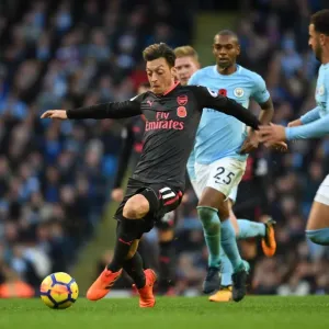 Mesut Ozil vs. Kyle Walker: Clash of the Stars in Manchester City vs. Arsenal (2017-18) Mesut Ozil vs. Kyle Walker: Clash of the Stars in Manchester City vs. Arsenal (2017-18)