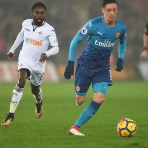 Mesut Ozil vs. Nathan Dyer: Clash at Swansea's Liberty Stadium (Swansea City v Arsenal 2017-18) Mesut Ozil vs. Nathan Dyer: Clash at Swansea's Liberty Stadium (Swansea City v Arsenal 2017-18)