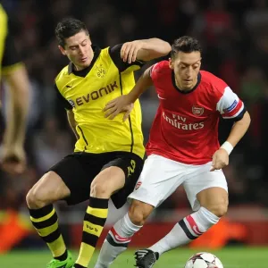Mesut Ozil vs. Robert Lewandowski: A Battle at the Emirates - Arsenal v Borussia Dortmund, UEFA Champions League (2013)