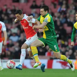 Mesut Ozil vs Russell Martin: A Battle at Arsenal vs Norwich City, Premier League 2015-16 Mesut Ozil vs Russell Martin: A Battle at Arsenal vs Norwich City, Premier League 2015-16