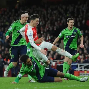 Mesut Ozil vs. Victor van Dijk: A Footballing Battle at Emirates Stadium (Arsenal vs. Southampton, 2015-16) Mesut Ozil vs. Victor van Dijk: A Footballing Battle at Emirates Stadium (Arsenal vs. Southampton, 2015-16)