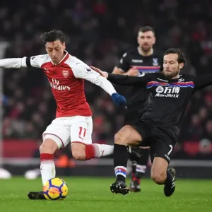 Mesut Ozil vs Yohan Cabaye: A Midfield Battle at the Emirates, Arsenal vs Crystal Palace, Premier League 2017-18