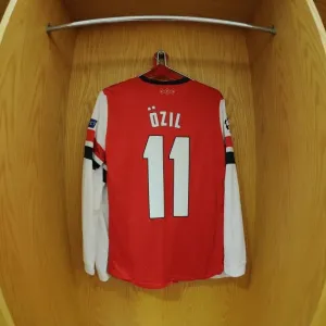 Mesut Ozil's Arsenal Changing Room: Arsenal v FC Bayern Munich, UEFA Champions League Round of 16 (2014) Mesut Ozil's Arsenal Changing Room: Arsenal v FC Bayern Munich, UEFA Champions League Round of 16 (2014)