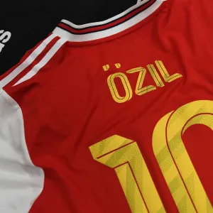 Il maglia di Mesut Ozil delArsenal nella sala da pranzo dell'Arsenal prima della partita contro i Colorado Rapids Il maglia di Mesut Ozil delArsenal nella sala da pranzo dell'Arsenal prima della partita contro i Colorado Rapids