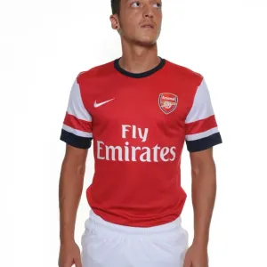 Mesut Ozil's First Arsenal Photoshoot: New Signing Unveiled in Munich