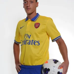 Mesut Ozil's Munich Debut: Arsenal's New Signing at Photo Shoot