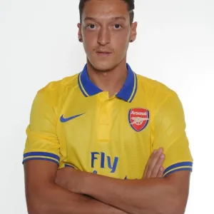 Mesut Ozil's Munich Debut: Arsenal's New Signing at Photo Shoot