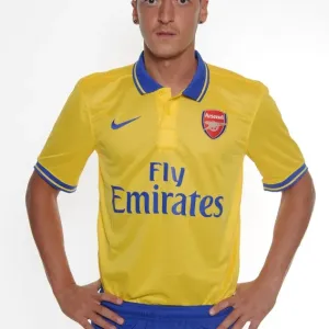 Mesut Ozil's Munich Debut: Arsenal's New Signing at Photo Shoot