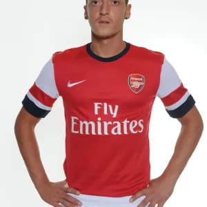 Mesut Ozil's Munich Debut: Arsenal's New Signing at Photo Shoot
