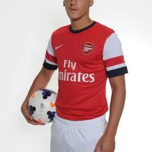 Mesut Ozil's Munich Debut: Arsenal's New Signing at Photoshoot
