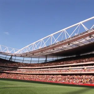 A mexican wave goes around Emirates Stadium, east side