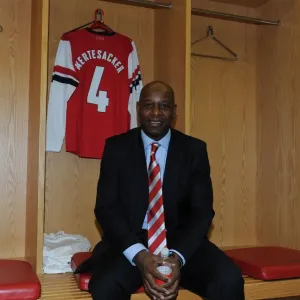 Michael Thomas Returns: Nostalgic Moment as Ex-Arsenal Player Visits Locker Room Before Arsenal vs Liverpool FA Cup Clash Michael Thomas Returns: Nostalgic Moment as Ex-Arsenal Player Visits Locker Room Before Arsenal vs Liverpool FA Cup Clash