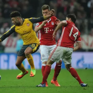 Midfield Showdown: Oxlade-Chamberlain vs. Alonso - Arsenal vs. Bayern Munich in the UEFA Champions League 2017 Midfield Showdown: Oxlade-Chamberlain vs. Alonso - Arsenal vs. Bayern Munich in the UEFA Champions League 2017