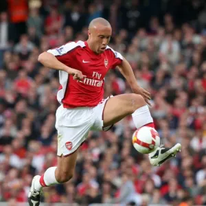 Mikael Silvestre in Action: Arsenal's Triumph Over Everton (3:1), Barclays Premier League, Emirates Stadium, October 18, 2008