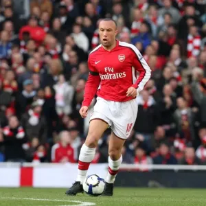 Mikael Silvestre (Arsenal). Arsenal 3: 1 Burnley. Barclays Premier League Mikael Silvestre (Arsenal). Arsenal 3: 1 Burnley. Barclays Premier League