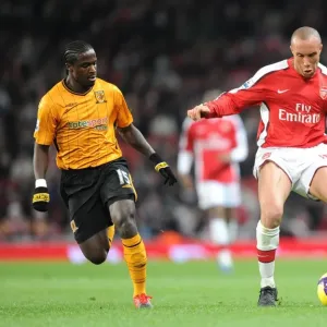 Mikael Silvestre (Arsenal) Bernard Mendy (Hull). Arsenal 3: 0 Hull City
