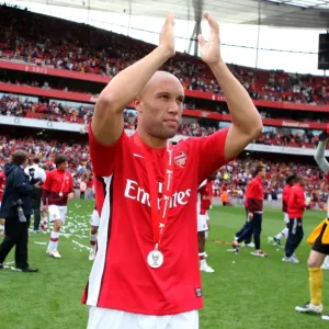 Mikael Silvestre (Arsenal) claps the fans after the match Mikael Silvestre (Arsenal) claps the fans after the match