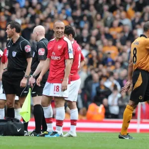 Mikael Silvestre (Arsenal) confronts Wolves captain Carl Henry after being sent off for a challenge on Tomas Rosicky. Arsenal 1: 0 Wolverhampton Wanderers, FA Barclays Premier League, Emirates Stadium, Arsenal Football Club, 3 / 4 / 2010. Credit : Stuart