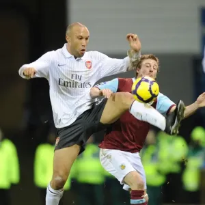 Mikael Silvestre (Arsenal) Wade Elliott (Burnley). Burnley 1: 1 Arsenal Mikael Silvestre (Arsenal) Wade Elliott (Burnley). Burnley 1: 1 Arsenal