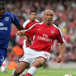 Mikael Silvestre (Arsenal) Yakubu (Everton) Mikael Silvestre (Arsenal) Yakubu (Everton)