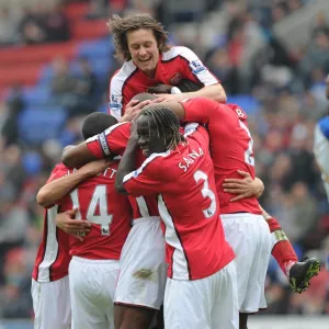 Mikael Silvestre celebrates scoring the 2nd Arsenal goal with Theo Walcott