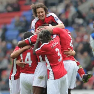 Mikael Silvestre celebrates scoring the 2nd Arsenal goal with Theo Walcott