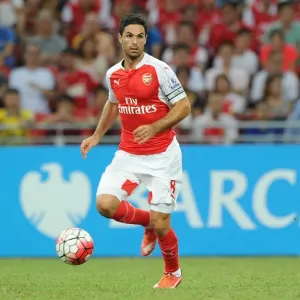 Mikel Arteta in Action: Arsenal vs. Everton at 2015 Asian Trophy, Singapore Mikel Arteta in Action: Arsenal vs. Everton at 2015 Asian Trophy, Singapore
