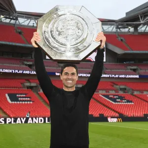 Mikel Arteta and Arsenal Celebrate FA Community Shield Victory over Liverpool