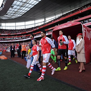 Mikel Arteta (Arsenal) leads the team out. Arsenal 2: 1 Crystal Palace. Barclays Premier League
