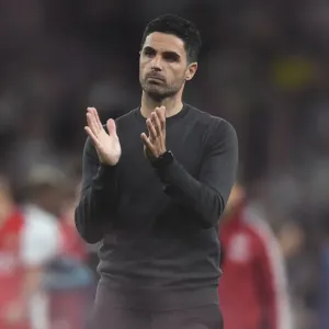 Mikel Arteta Celebrates with Arsenal Fans: Triumph over Tottenham in 2021-22 Season Mikel Arteta Celebrates with Arsenal Fans: Triumph over Tottenham in 2021-22 Season