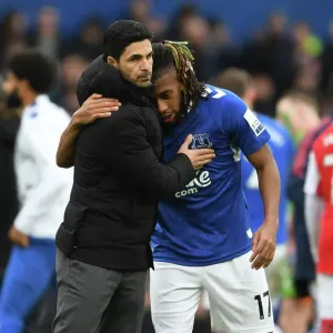 Mikel Arteta Embraces Alex Iwobi: Everton vs. Arsenal, Premier League 2022-23