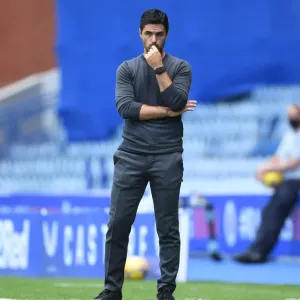 Mikael Arteta dirige l'Arsenal dans un affrontement pré-saisonnal contre les Rangers à la stade d'Ibrox Mikael Arteta dirige l'Arsenal dans un affrontement pré-saisonnal contre les Rangers à la stade d'Ibrox