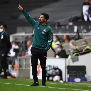 Mikel Arteta Leads Arsenal in Pre-Season Print