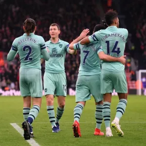 Mkhitaryan and Aubameyang's Stunner: Arsenal's Comeback Goals vs Southampton (3:2)