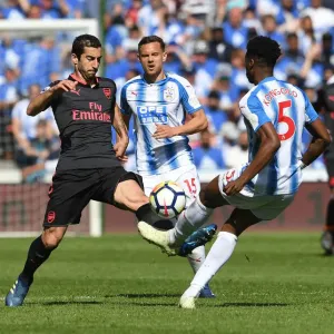 Mkhitaryan vs. Kongolo: Intense Battle for Ball Possession - Huddersfield Town vs. Arsenal (2017-18) Mkhitaryan vs. Kongolo: Intense Battle for Ball Possession - Huddersfield Town vs. Arsenal (2017-18)