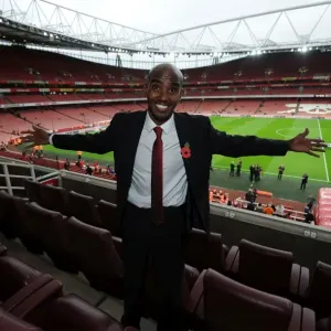 Mo Farah in Arsenal Directors Box: Arsenal vs. Tottenham (2015-16) Mo Farah in Arsenal Directors Box: Arsenal vs. Tottenham (2015-16)