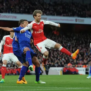 Monreal Under Pressure: Arsenal vs. Leicester City, Premier League 2016-17 Monreal Under Pressure: Arsenal vs. Leicester City, Premier League 2016-17