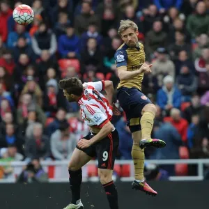 Monreal Soars Above Borini: Arsenal's Victory Moment vs. Sunderland, Premier League 2015-16