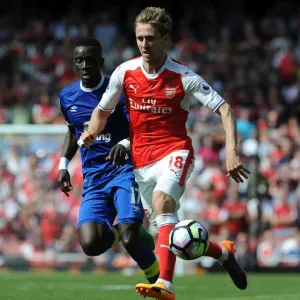 Monreal vs. Gueye: Intense Battle in Arsenal v Everton Premier League Clash Monreal vs. Gueye: Intense Battle in Arsenal v Everton Premier League Clash