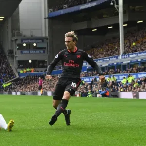 Monreal vs Kenny: Intense Battle at Goodison Park - Everton vs Arsenal, Premier League 2017-18 Monreal vs Kenny: Intense Battle at Goodison Park - Everton vs Arsenal, Premier League 2017-18
