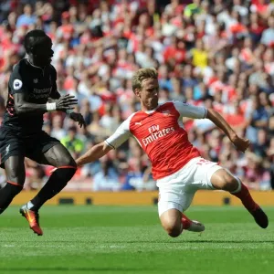 Monreal vs. Mane: Intense Rivalry Unfolds - Arsenal vs. Liverpool (Premier League 2016-17)