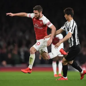 Mustafi Outmaneuvers Ki: Intense Moment from Arsenal vs Newcastle Premier League Clash Mustafi Outmaneuvers Ki: Intense Moment from Arsenal vs Newcastle Premier League Clash