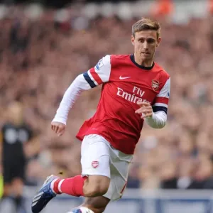 Nacho Monreal (Arsenal). Tottenham Hotspur 2: 1 Arsenal. Barclays Premier League. White Hart Lane