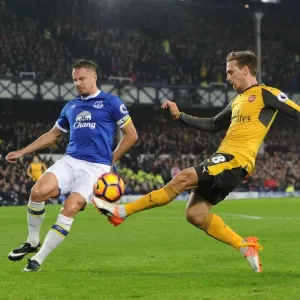 Nacho Monreal Faces Off Against Phil Jagielka: Everton vs. Arsenal, Premier League 2016-17