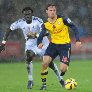 Nacho Monreal Outmaneuvers Bafetimbi Gomis: Swansea vs Arsenal, Premier League 2014-15