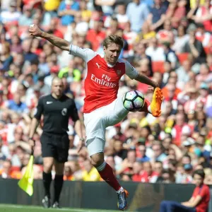 Nacho Monreal Print, 2016-17 Premier League Action Nacho Monreal Print, 2016-17 Premier League Action