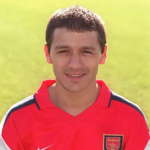 Nelson Vivas (Arsenal), Arsenal Training Ground, Shenley, Hertfordshire, 9 / 2 / 2001