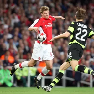 Nicklas Bendtner (Arsenal) Glenn Loovens (Celtic) Nicklas Bendtner (Arsenal) Glenn Loovens (Celtic)