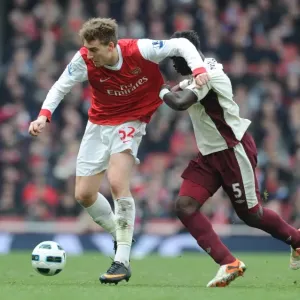 Nicklas Bendtner (Arsenal) John Mensah (Sunderland). Arsenal 0: 0 Sunderland
