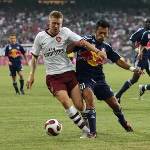 Nicklas Bendtner (Arsenal) Jorge Vargas (Salzburg)